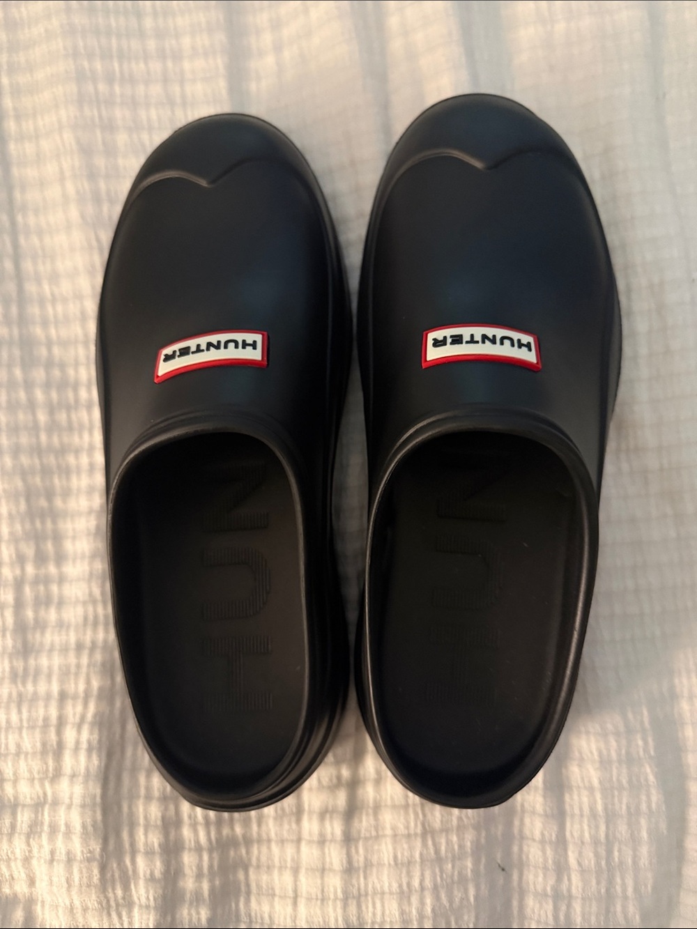 Hunter Black Slip-On Logo Clogs with Red-Trim Badge